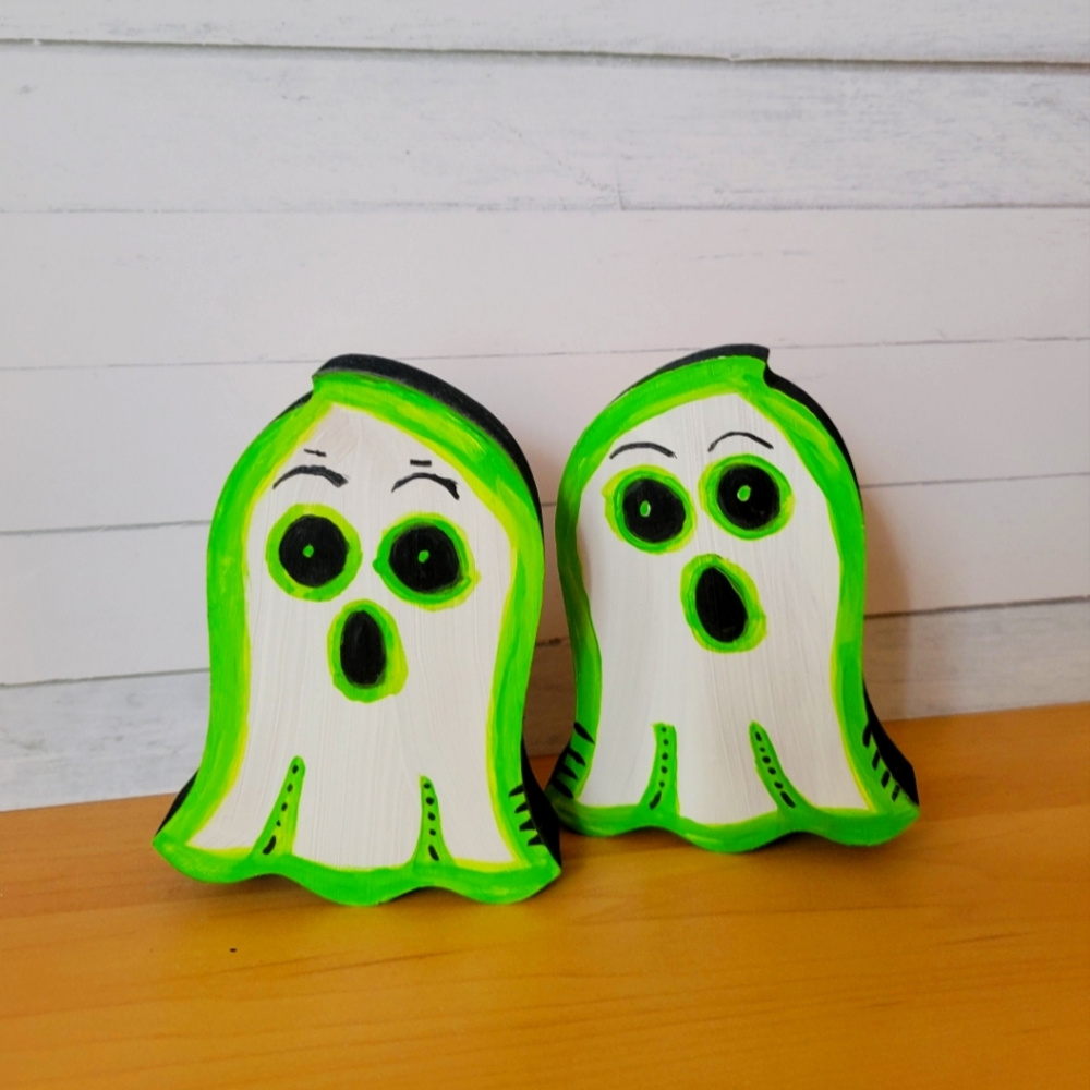 Retro inspired wooden ghosts for tiered tray decor